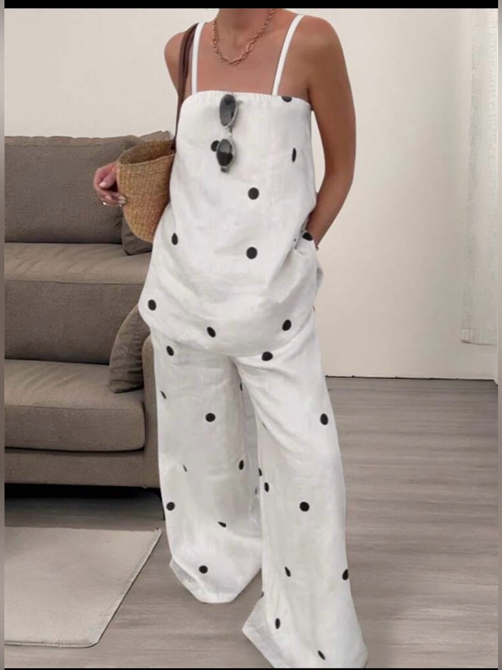 NWT *Trending* White polka-dot two-piece outfit. (Runs large)🖤🤍🖤🤍